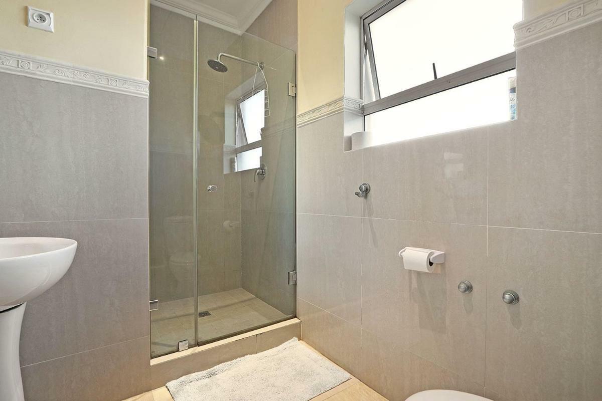 Natalie Guesthouse Bloubergstrand Luaran gambar