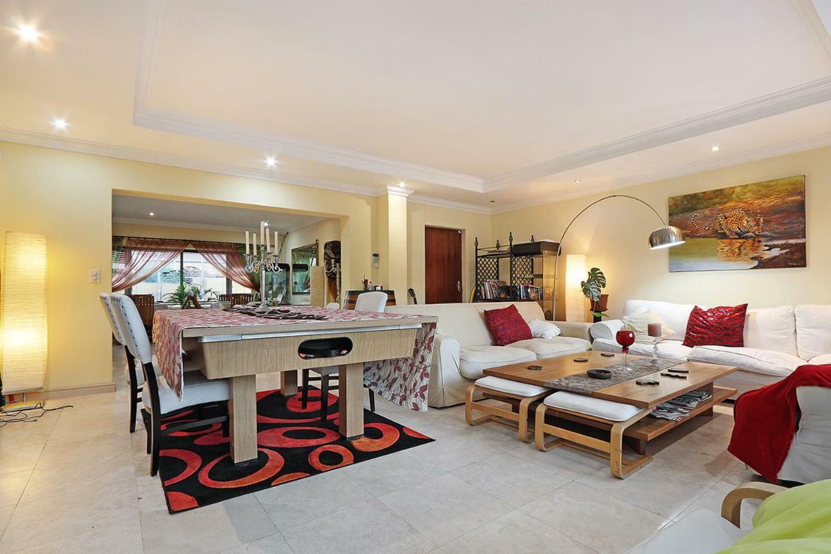 Natalie Guesthouse Bloubergstrand Luaran gambar