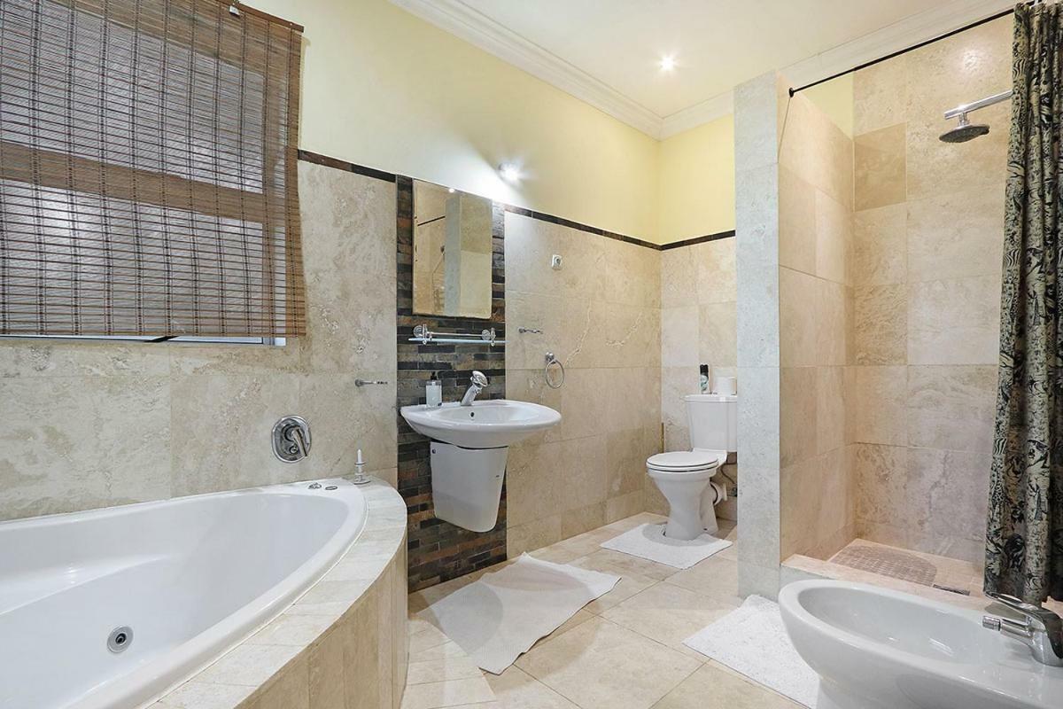 Natalie Guesthouse Bloubergstrand Luaran gambar