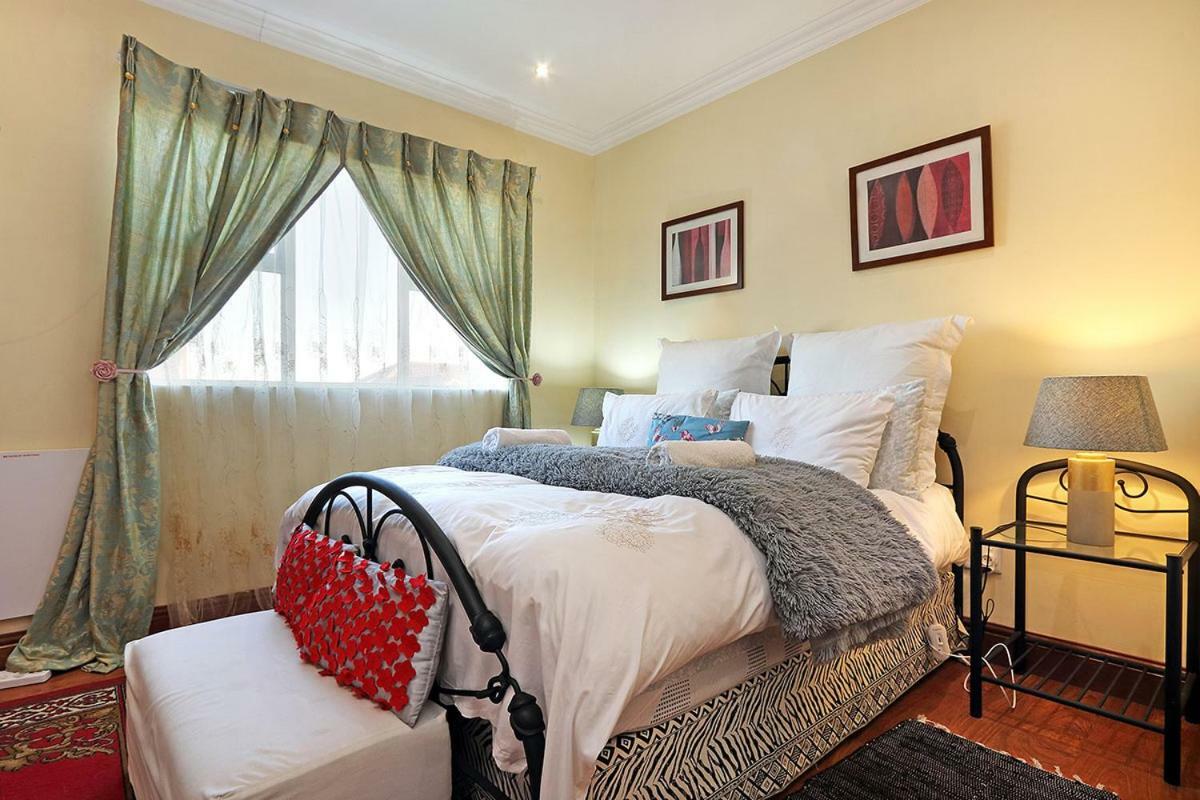 Natalie Guesthouse Bloubergstrand Luaran gambar